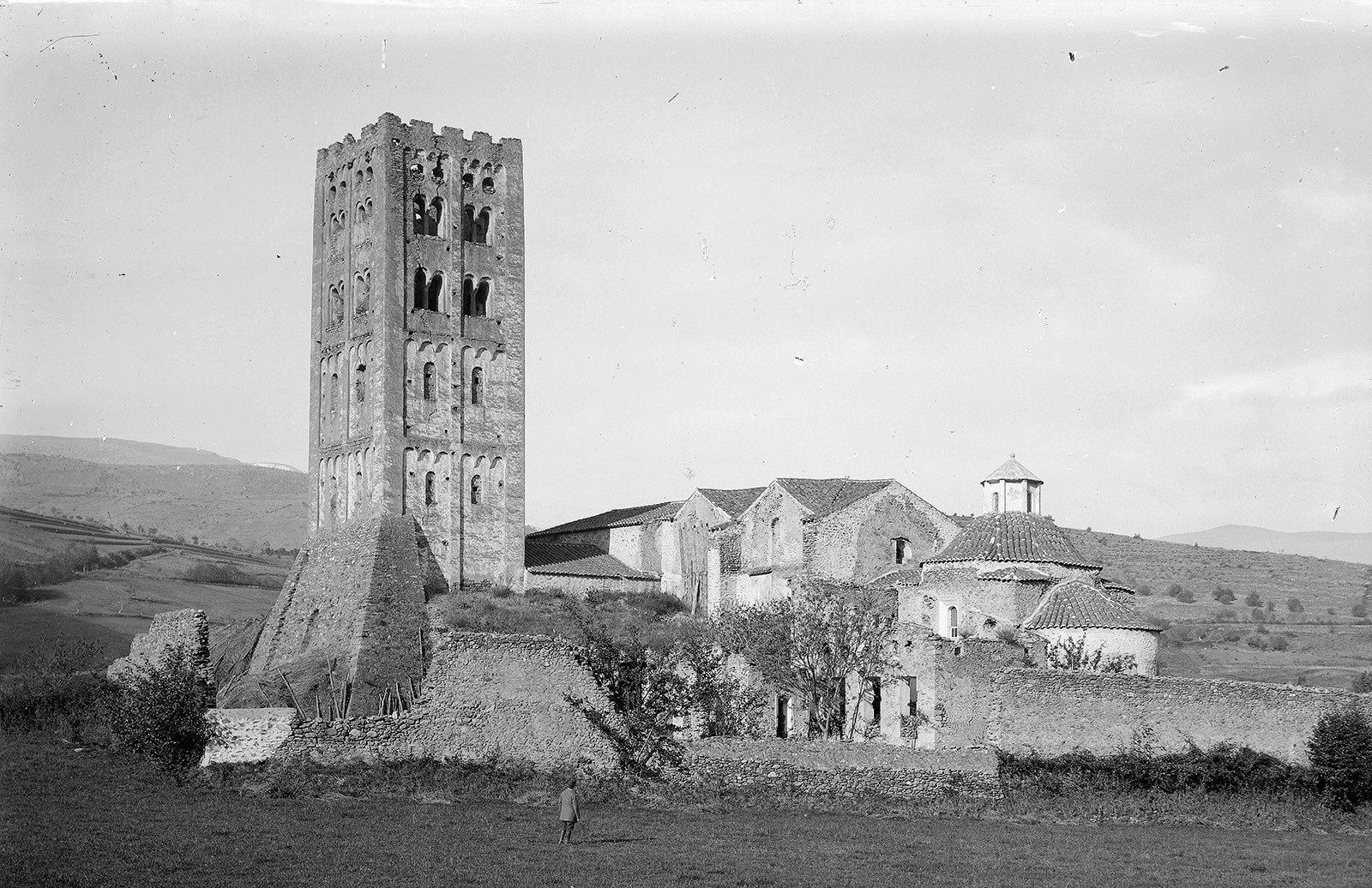 Imatge de finals del XIX del monestir de Cuixà