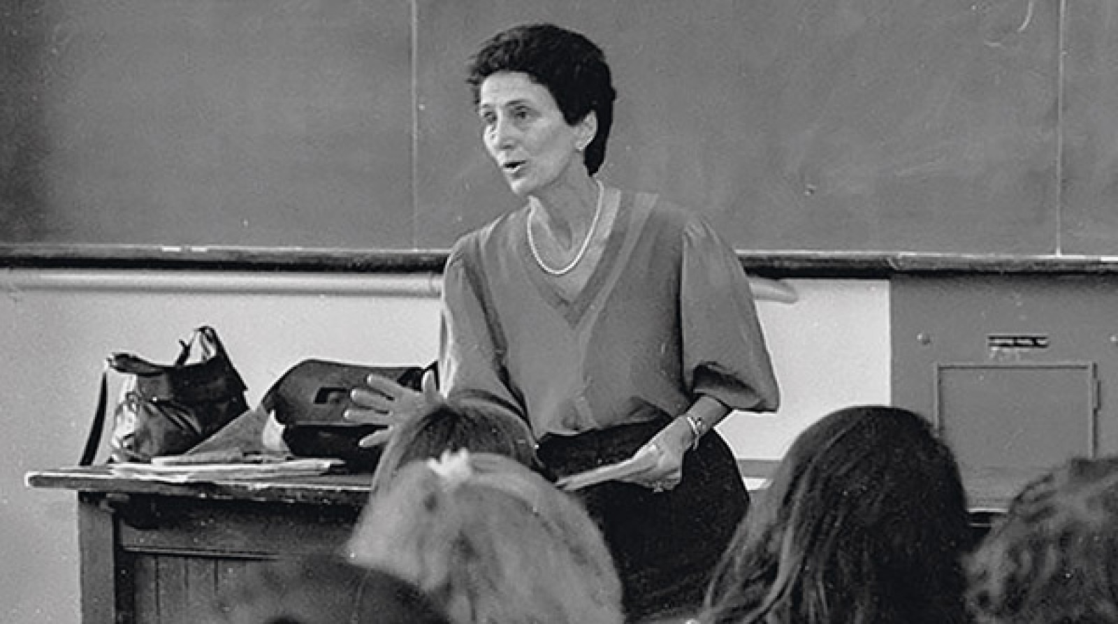 Natalie Zemon Davis als anys 70 a Berkeley, durant una de les seves classes