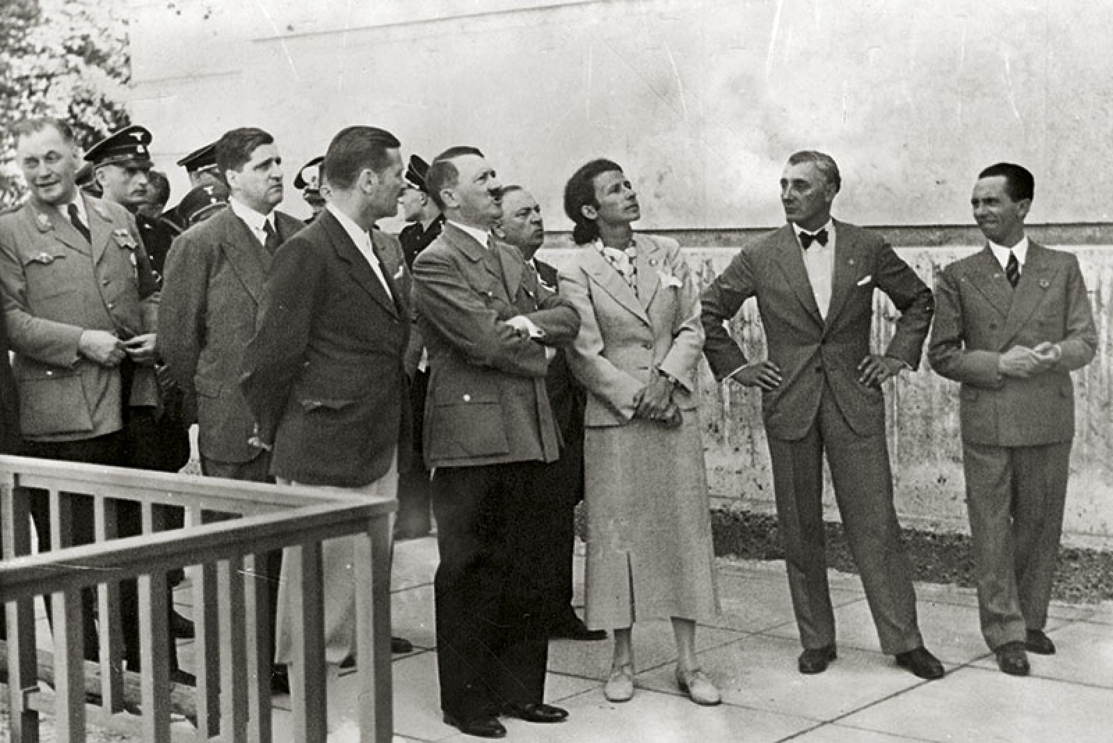 El canceller Hitler, Gerhardine Troost, Joseph Goebbels i Adolf Ziegler a la inauguració de la «Casa de l'art alemany»' el 1937, a Múnic