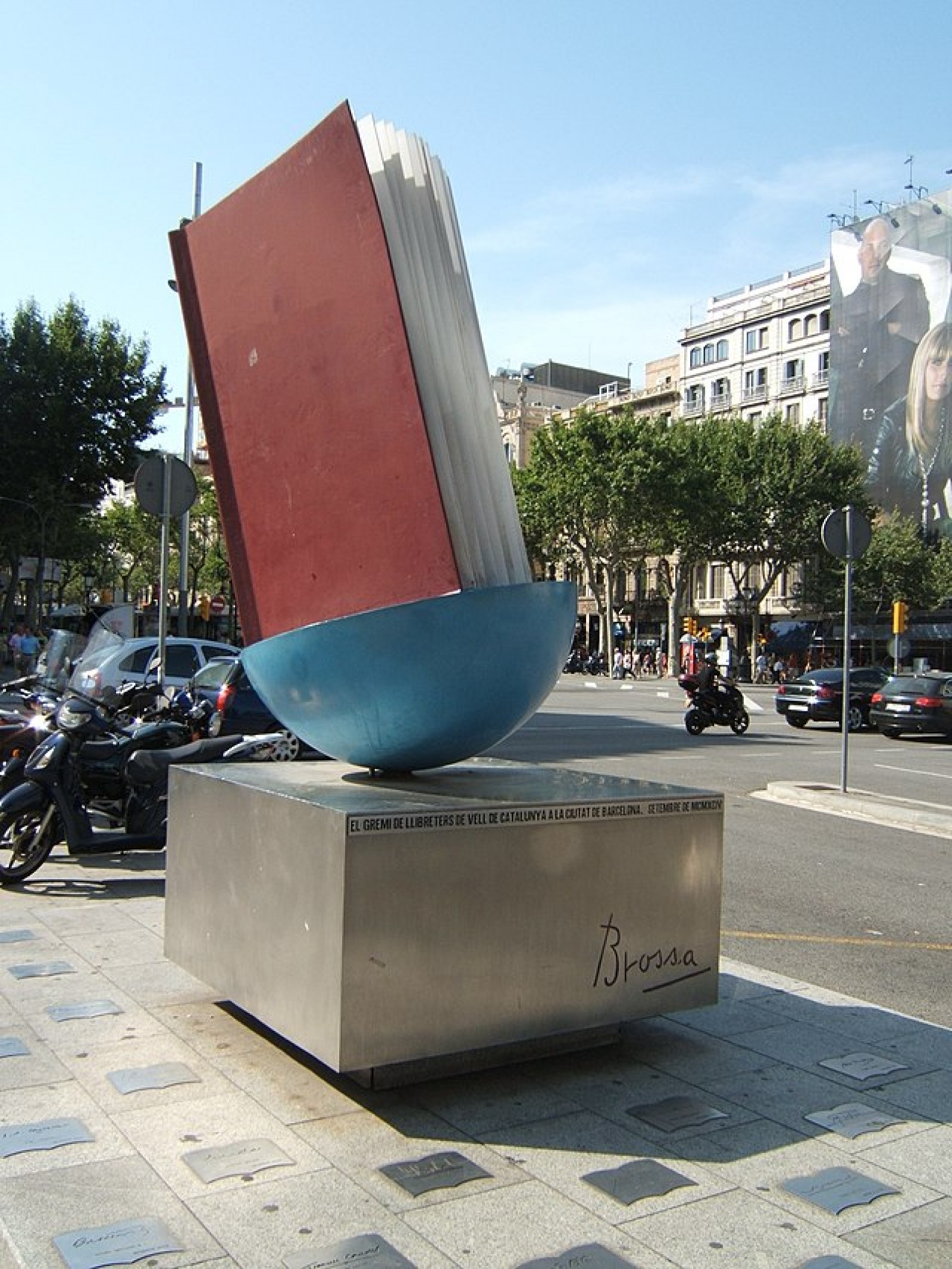 Escultura «El llibre» de Joan Brossa