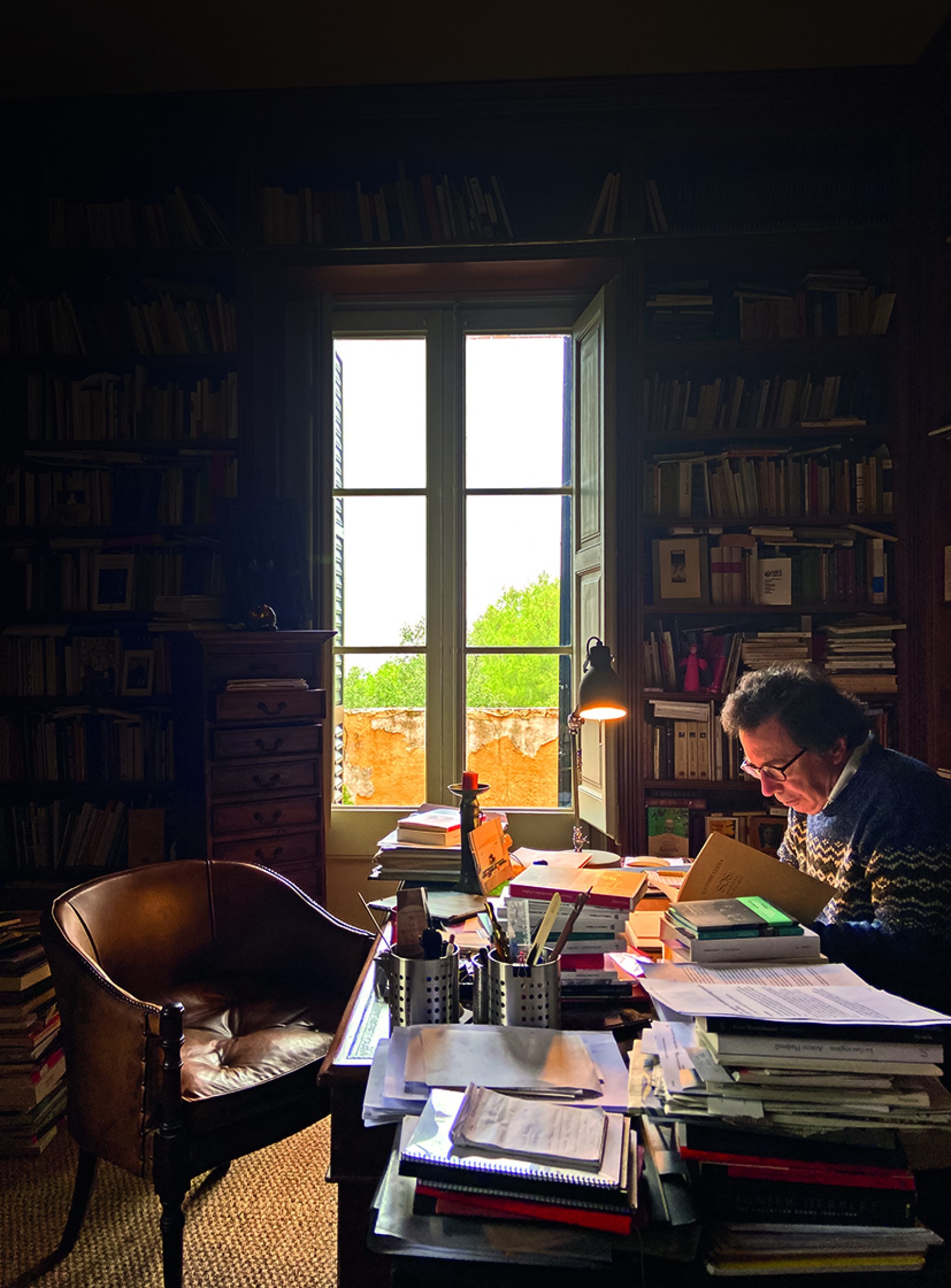 Àlex Susanna al seu estudi de Gelida