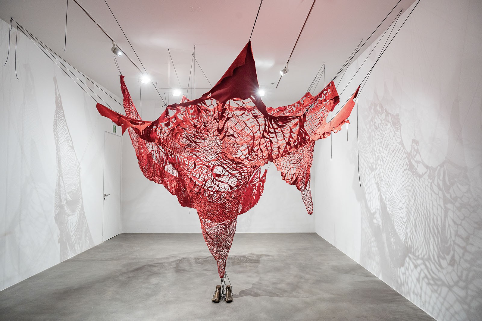 'Fora del meu cos', 2024, Chiharu Shiota