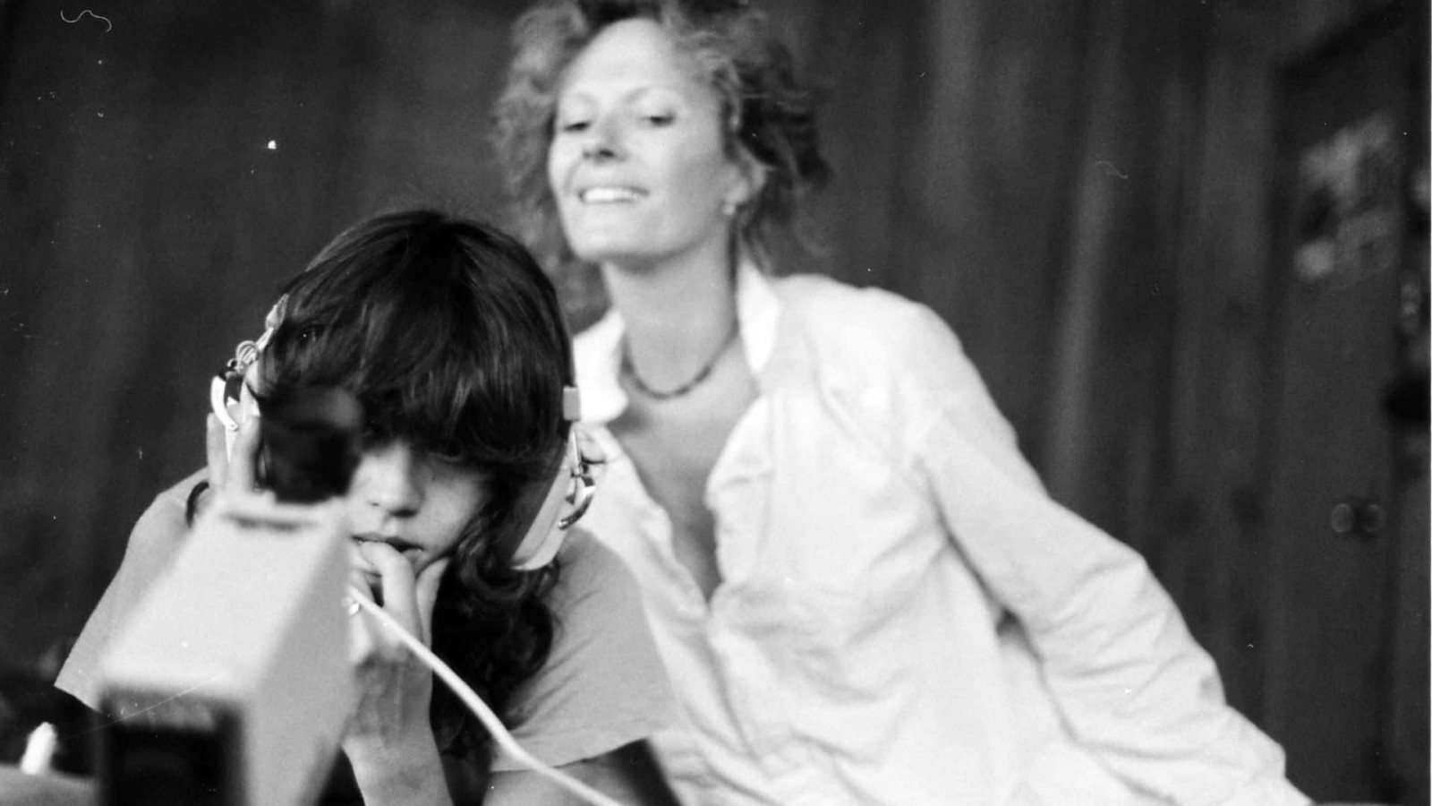 Fotografia de rodatge de 'Sois belle et tais toi' (1976) Agraïments: Famílies Seyrig i Roussopoulos