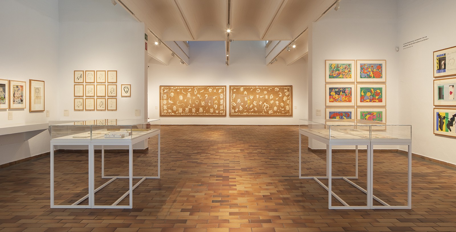 Vista de l’exposició MiróMatisse , Més enllà de les imatges comissariada per Rémi Labrusse. © Fundació Joan Miró. 