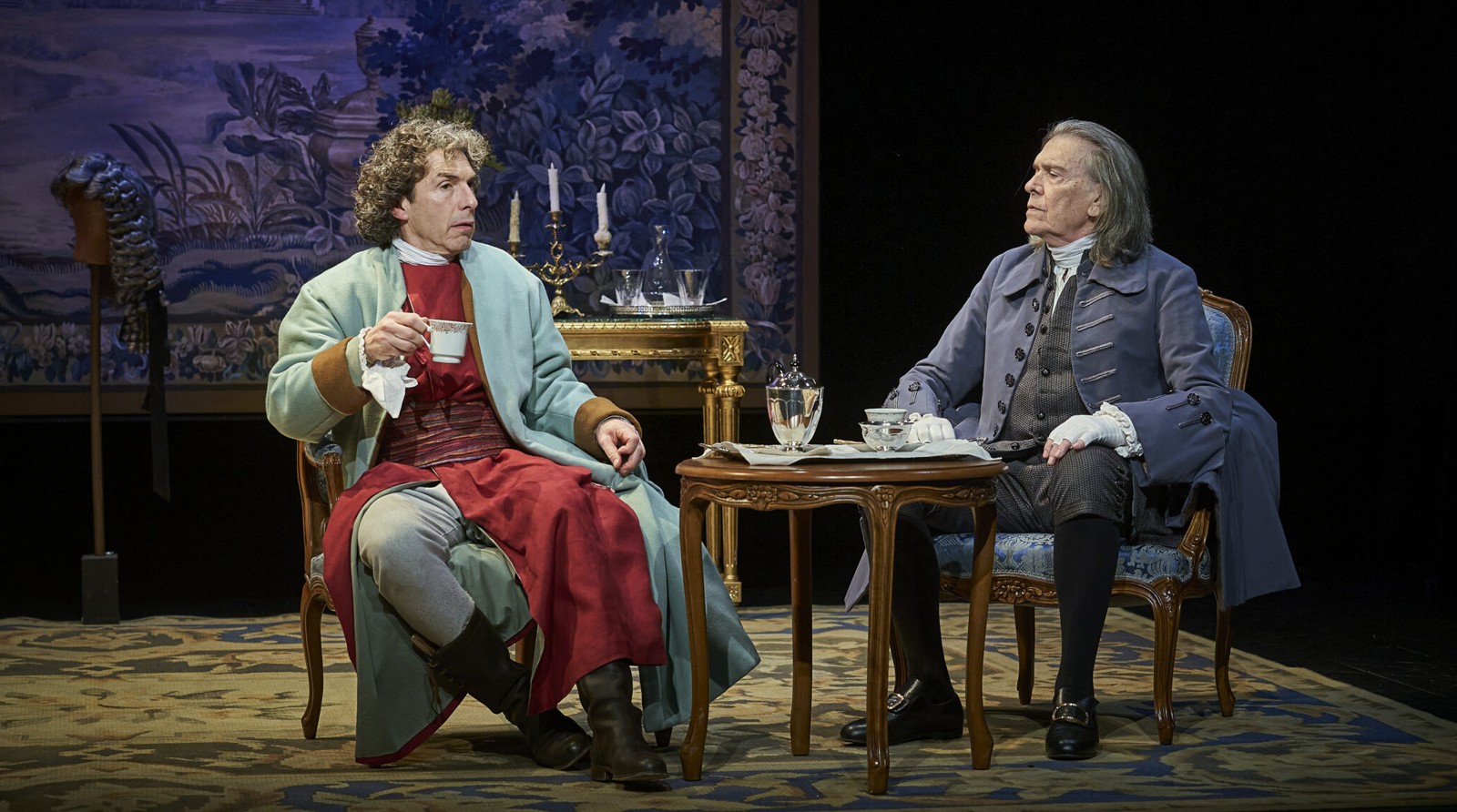 Pep Planas i Josep Maria Flotats a l’obra de Jean-François Prévand, Voltaire/Rousseau. La disputa al Teatre Romea.