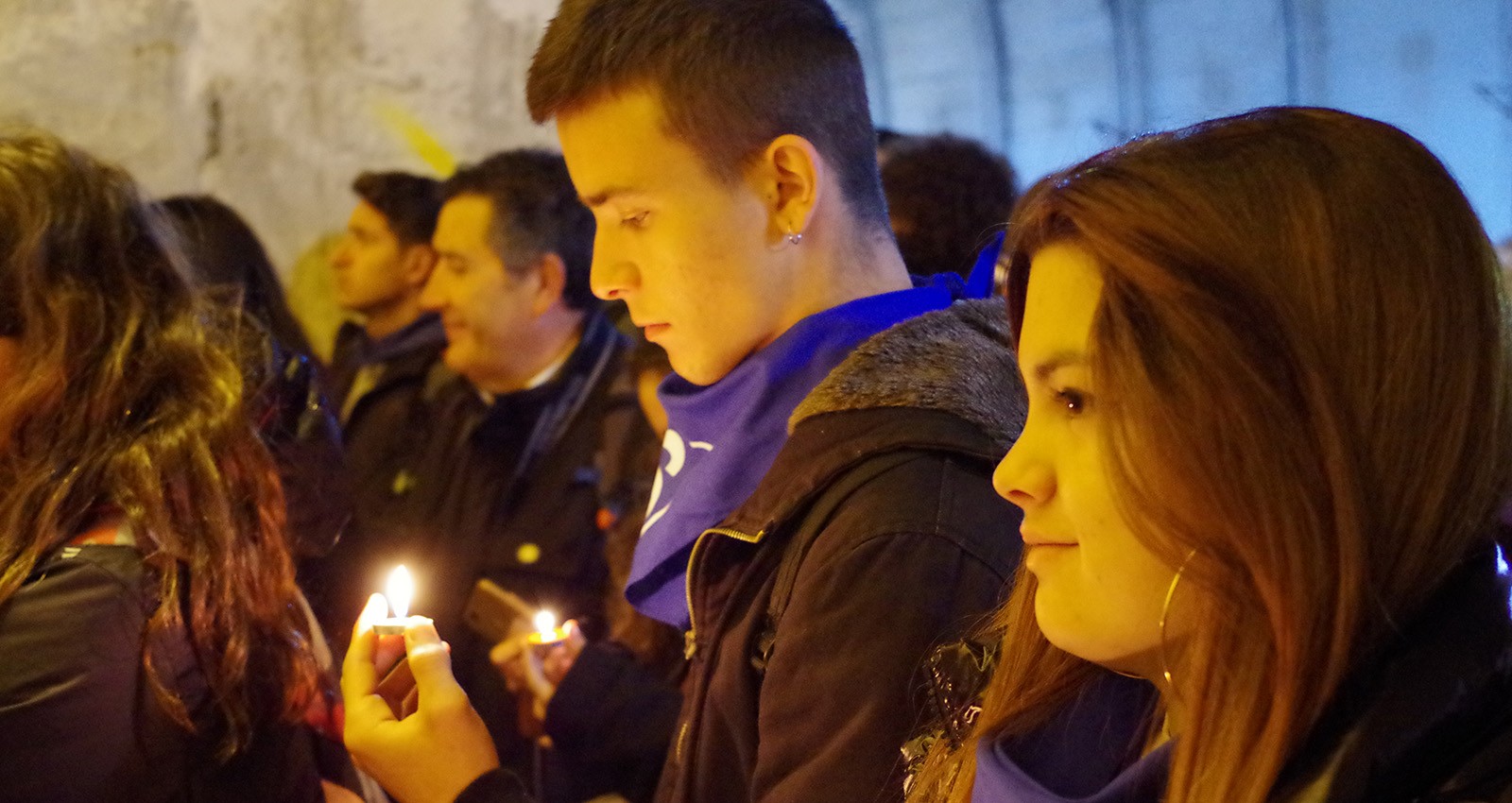 Estudiants en un acte d’homenatge als deportats del KL Ebensee (Àustria)