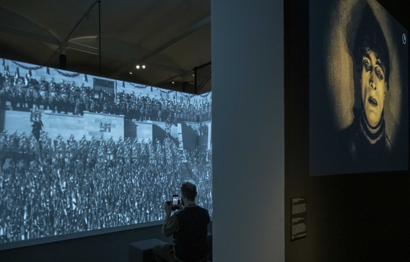 Detall d'una projecció audiovisual de l'exposició